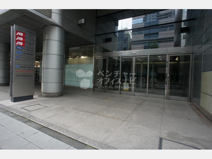 入口 【ダイハツ・ニッセイ池袋ビル】