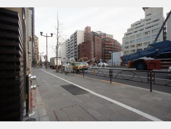前面道路【ダブルリーブス半蔵門】