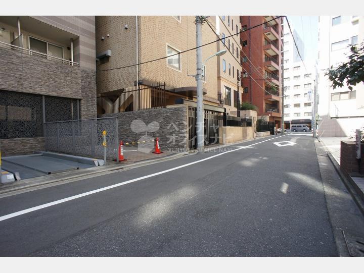 物件前の通り　【いづみマンション】