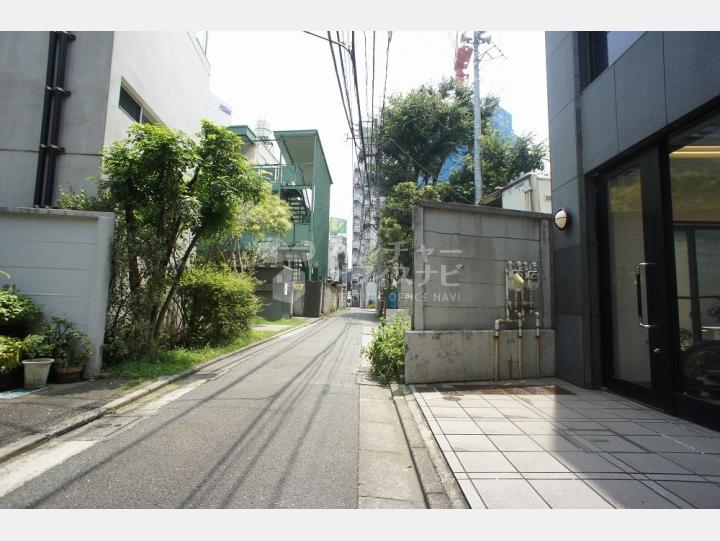 前面道路【ロイヤルステージ01】