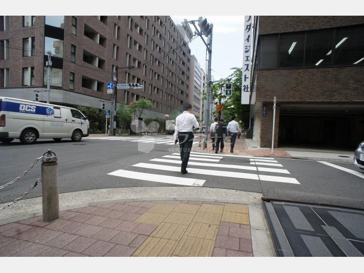 ビル前面道路【SW新橋ビル】