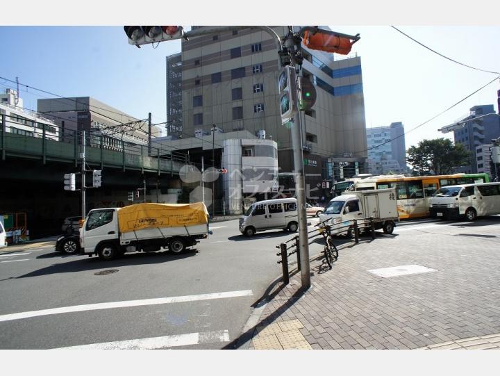 前面道路【かどやビル】