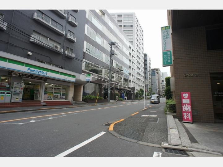 前面道路【市谷伊東ハイム】