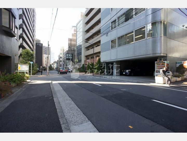 物件前通り【岡家寿ビル】