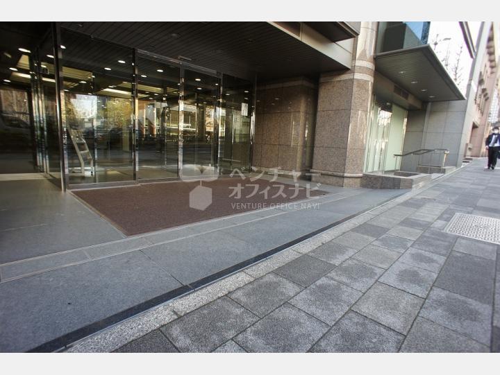 入口周辺【全国町村会館西館】