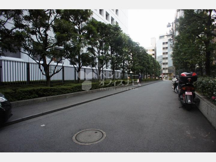 物件前通り【内村芝ビル】