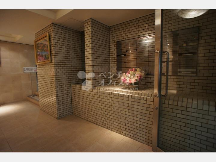 オリエント赤坂モートサイド　エントランスには社名案内板があります