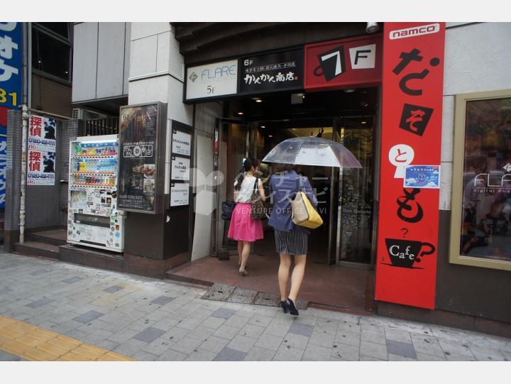 入口【ドン・キホーテ新宿東口本店ビル】