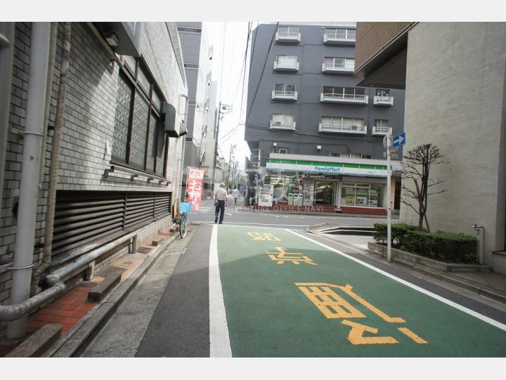 前面道路【市谷伊東ハイム】
