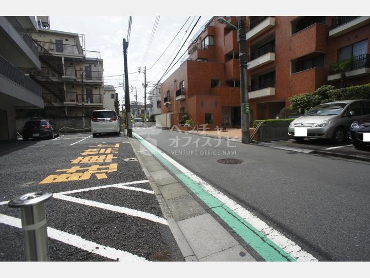 ビルの前の通り【協栄メゾン代々木】