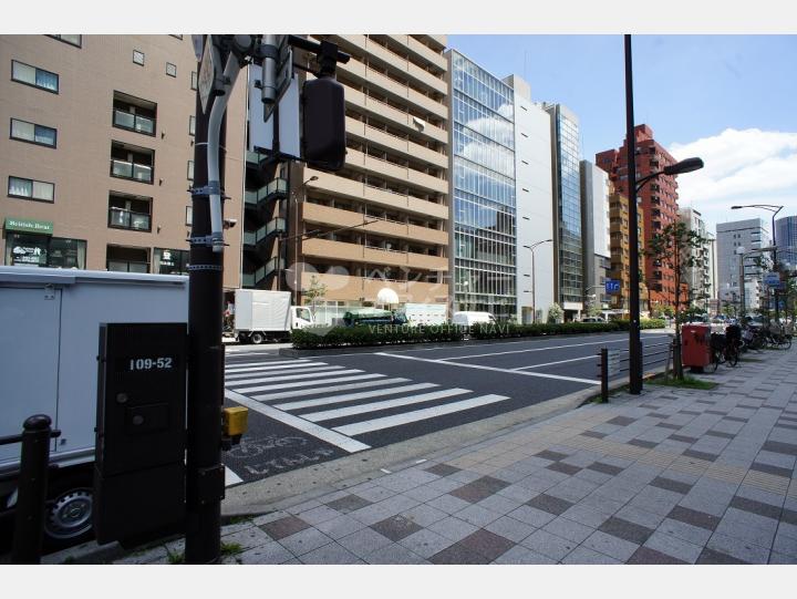物件前の桜田通り 【三田国際ビル】