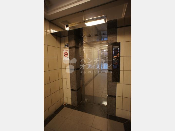 エレベーター　【新宿KMビル】