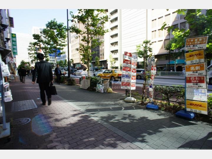 物件前通り【正直屋ビル】