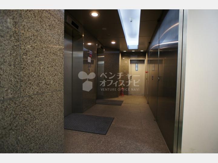 エントランス 【ラ・ベルティ新宿】