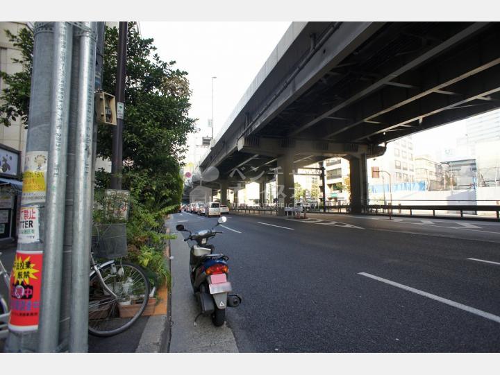 物件前通り【ラフィネ赤坂】