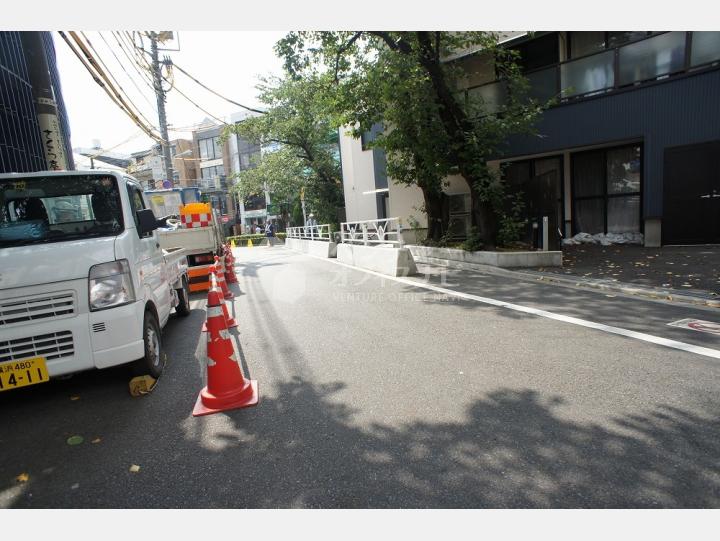 物件の前の通り　【パルク表参道】