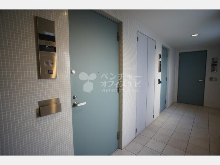 玄関扉 【南青山スタジオフラット(MINAMI AOYAMA STUDIO FLAT)】