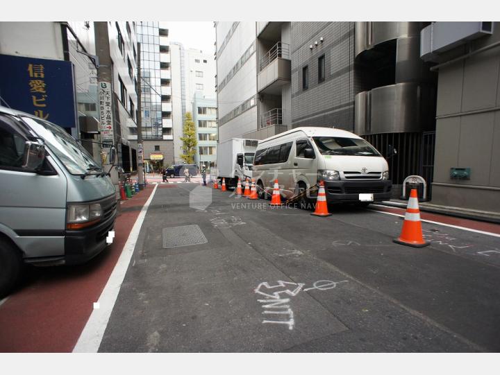 ビル前面道路【信愛ビル】