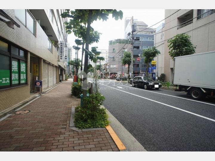 ビルの前の通り【サンパーク東京銀座】