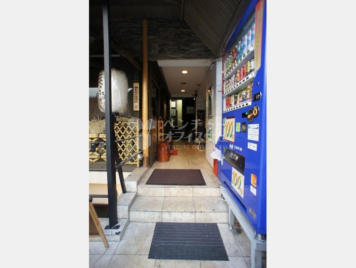 入口　【青山コシビル （AOYAMA KOSHI BLDG）】