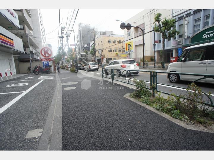 前面道路【クロス・スクエアNAKANO】