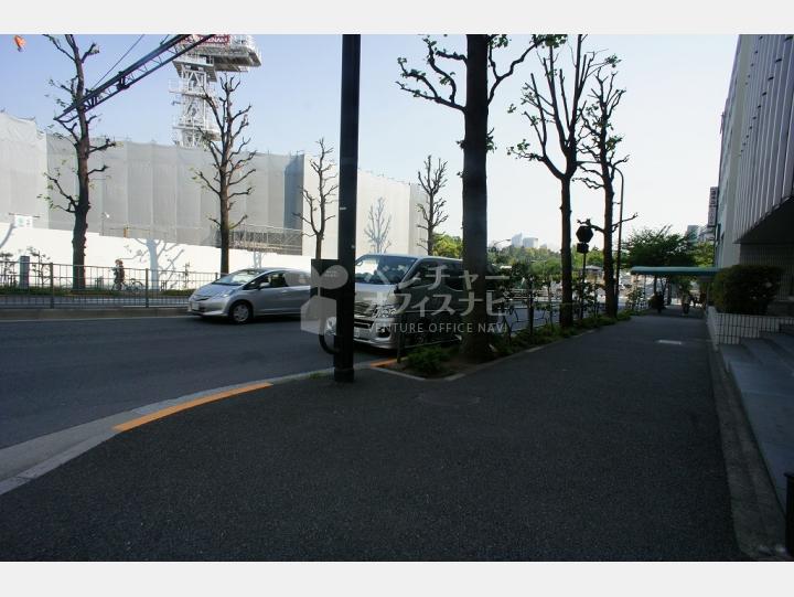 物件前の内堀通り　【KY三番町ビル】