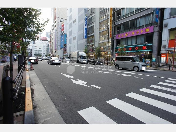 前面道路【朝風二号館ビル】