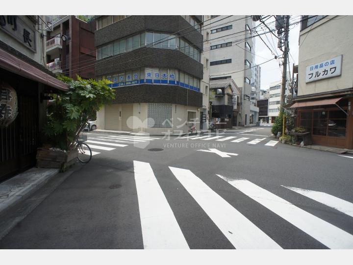 ビルの前の通り【東日本橋イーストビル】