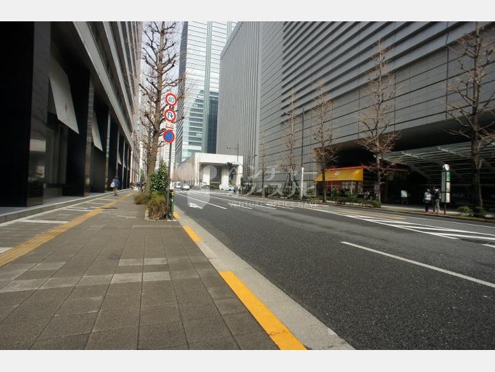 前面道路【新東京ビル(新東京ビルヂング)】