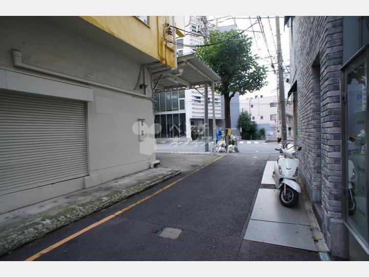 前面道路【ザ・ロウズ代官山】