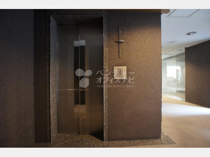 EAST棟エントランス　SOHOマンション　【H&M南青山】