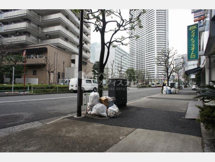 物件前通り【ＣＡＮＡＬ　ＧＡＴＥ　ＳＨＩＢＡＵＲＡ】