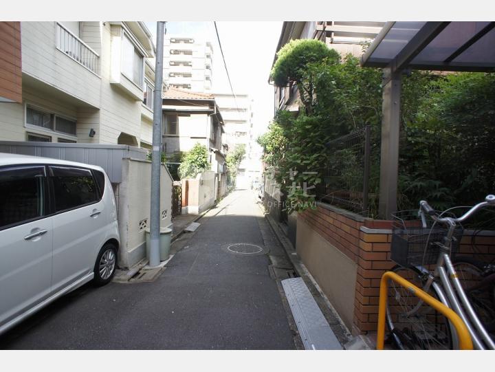 前面道路【シャンブル飯田】