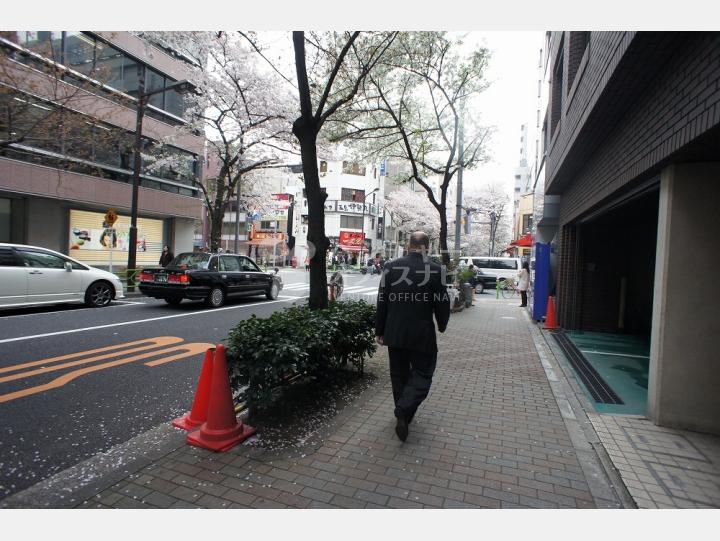 建物前通り【朝日ビル】