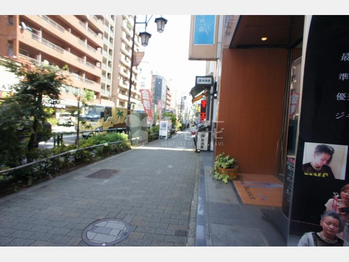 前面道路【サン栄ビル】