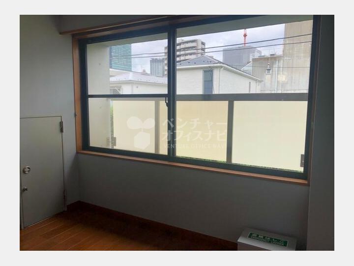 301窓側【塩入小路ビル】