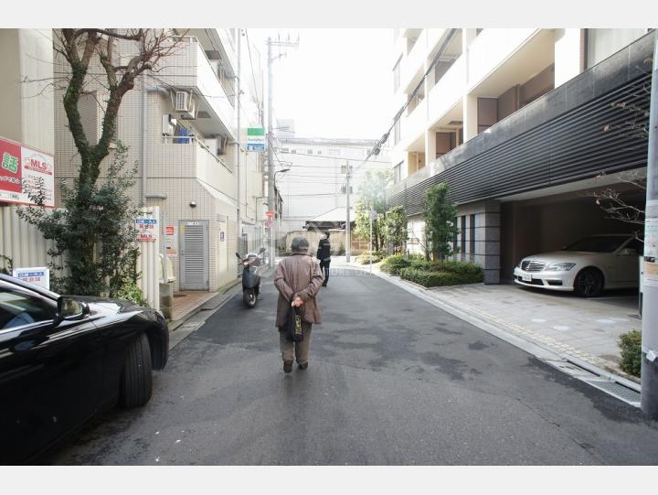 前面道路【コーポ岩永】