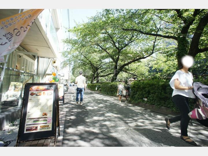 前面道路【SACREPIECE】