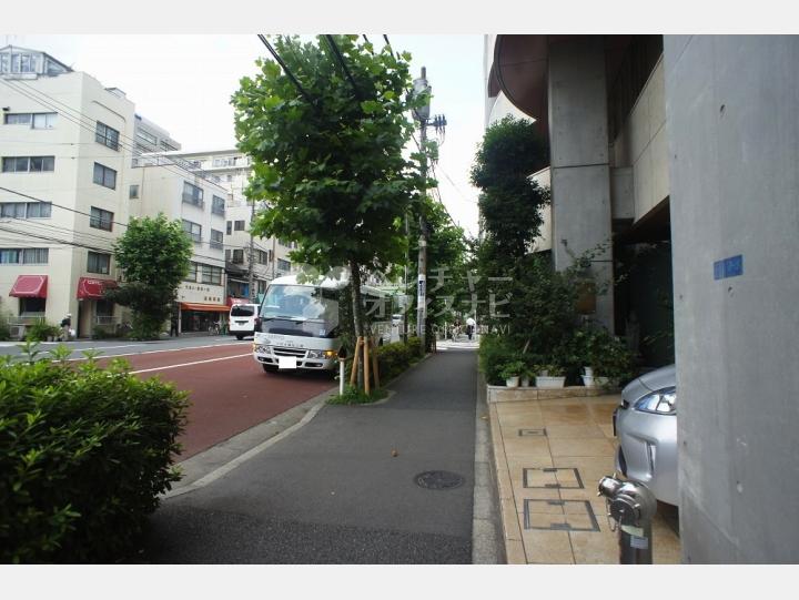 ビルの前の通り【金子ハイツ】