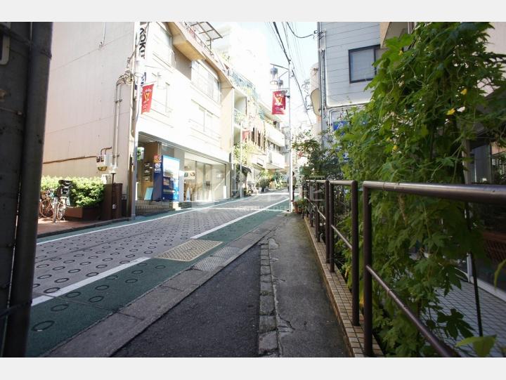 物件前通り【ローズマンション代々木上原】