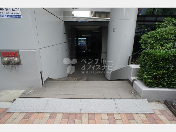 入口【D’sVARIE御徒町ビル】