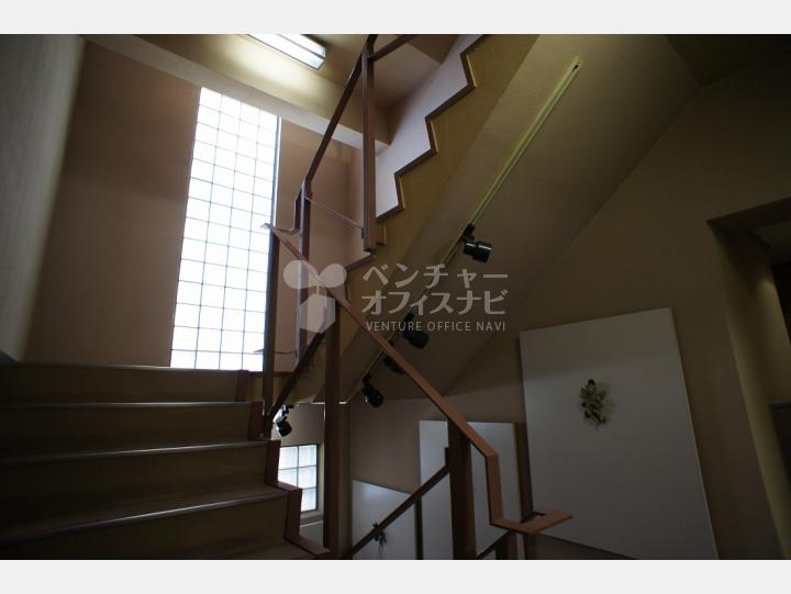 共用部階段　【アニス南青山（ANISE　BLDG.）】