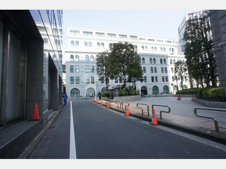建物前通り【兜町平和ビル】