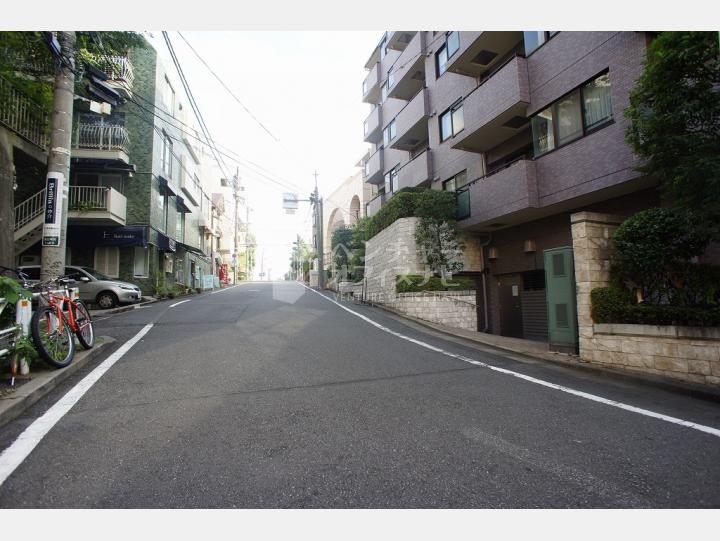 物件前の通り 【ルシェール代官山】