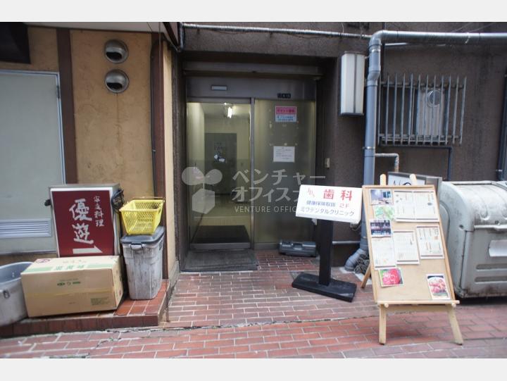入口【イーストビル】