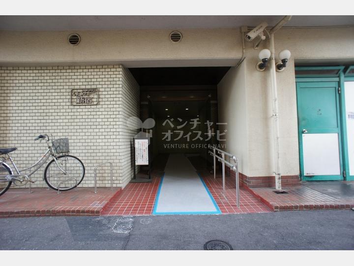 入口　【いづみタウン新宿】