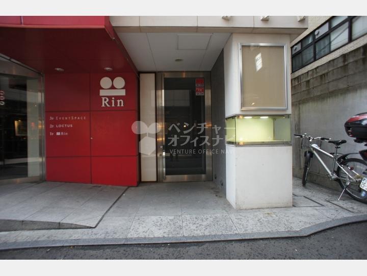 入口　【QC cube 北青山】