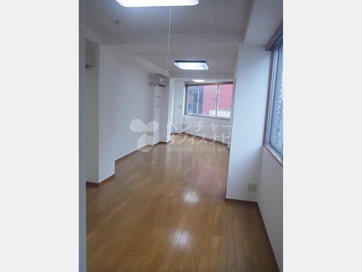 室内 【カーチェ湊】