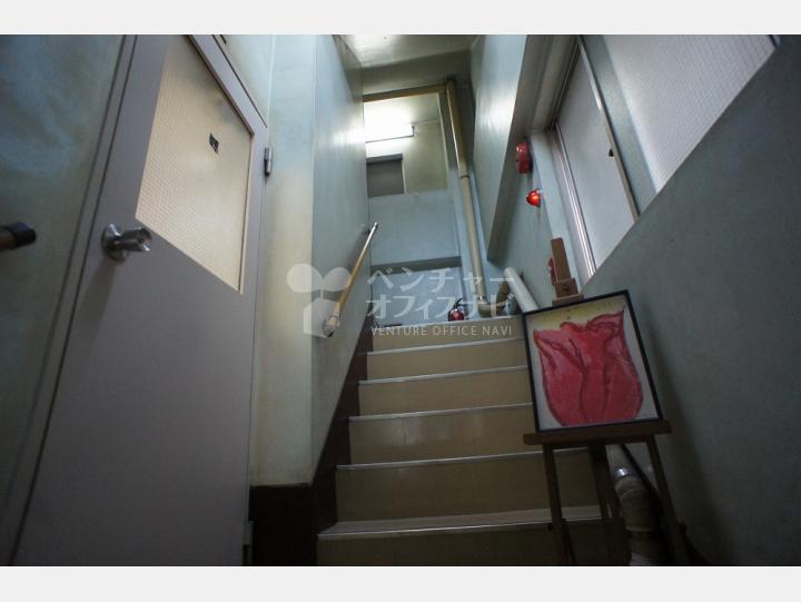 入口内階段【鈴木ビル】