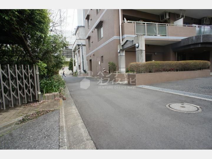 ビルの前の通り【クリスタル初台Part1】